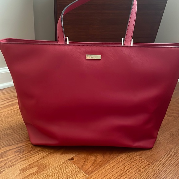 Kate Spade pillboxred (617) WKRU2931 Newbury lane with dust bag. - Picture 1 of 9